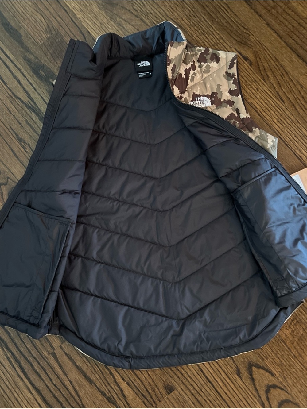 The North Face Camo Tamburello Vest. NWT. Size Medium - Picture 6 of 7